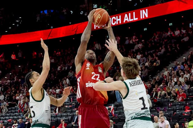 Deutsche Basketball Bundesliga (BBL), FC Bayern München Basketball vs VET-CONCEPT GLADIATORS Trier, München FC Bayern Basketball, Trier VET-CONCEPT GLADIATORS, 2026-05-19 in München (SAP Garden) MIKE Isiaha (FC Bayern München Basketball Power Forward (PF) Nr22-FCBB22), ROLAND Jordan (VET-CONCEPT GLADIATORS TRIER Point Guard (PG) Nr15-TRI15), ASHWORTH Steven (VET-CONCEPT GLADIATORS TRIER Point Guard (PG) Nr1-TRI1) sportworld München SAP Garden Bayern Deutschland