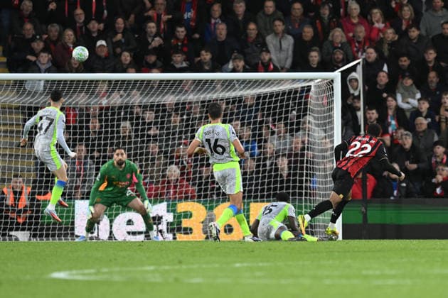 Bournemouth v Manchester City, Premier League Eli Junior Kroupi (22) of AFC Bournemouth shoots at goal and misses the target during the Premier League match between Bournemouth and Manchester City at the Vitality Stadium, Bournemouth, UK on 19 May 2026. Bournemouth Vitality Stadium Dorset UK Editorial use only DataCo restrictions apply See www.football-dataco.com , Copyright: xGrahamxHuntx PSI-24285-0071