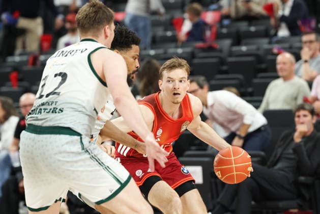 Justuz Hollatz (FC Bayern Basketball, 21) mit Marten Linssen (Vet Concept Gladiators Trier, 12), GER, FC Bayern Basketball vs. Vet Concept Gladiators Trier, Basketball, easycredit Basketball Bundesliga, Playoffs, Viertelfinale, Saison 2025 2026, 19.05.2026, GER, FC Bayern Basketball vs. Vet Concept Gladiators Trier, Basketball, easycredit Basketball Bundesliga, Playoffs, Viertelfinale, Saison 2025 2026, 19.05.2026 Muenchen Copyright: xEibner-Pressefoto JennixMaulx EP_JML
