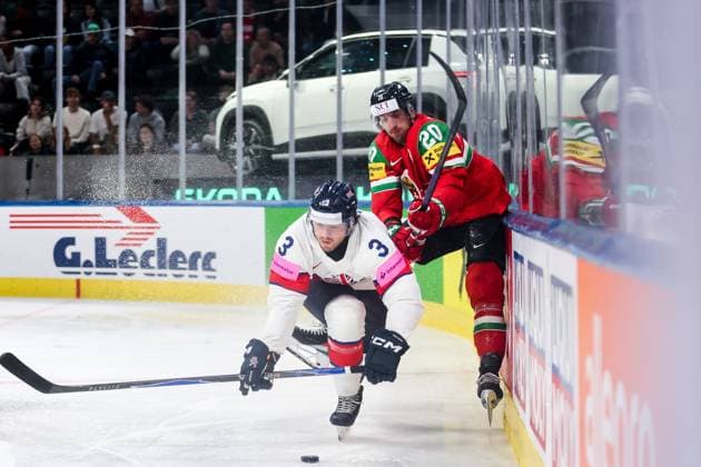 Ice hockey, Eishockey - IIHF WC 2026 ZURICH,SWITZERLAND,19.MAY.26 - ICE HOCKEY - IIHF Ice Hockey World Championship, WM, Weltmeisterschaft 2026, group stage, Hungary vs Great Britain. Image shows Liam Steele (GBR) and Istvan Sofron (HUN).  GEPAxpictures xMaticxKlansek