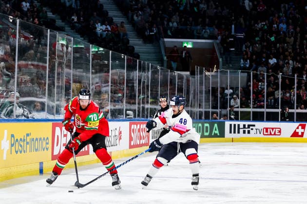 Ice hockey, Eishockey - IIHF WC 2026 ZURICH,SWITZERLAND,19.MAY.26 - ICE HOCKEY - IIHF Ice Hockey World Championship, WM, Weltmeisterschaft 2026, group stage, Hungary vs Great Britain. Image shows Zsombor Garat (HUN) and Johnny Curran (GBR).  GEPAxpictures xMaticxKlansek