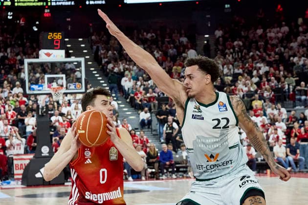 Deutsche Basketball Bundesliga (BBL), FC Bayern München Basketball vs VET-CONCEPT GLADIATORS Trier, München FC Bayern Basketball, Trier VET-CONCEPT GLADIATORS, 2026-05-19 in München (SAP Garden) DIMITRIJEVIC Neno (FC Bayern München Basketball Guard (Nr.0) BAY0 ), ADEKUNLE Nolan (VET-CONCEPT GLADIATORS TRIER Small Forward (SF) Nr22-TRI22) sportworld München SAP Garden Bayern Deutschland