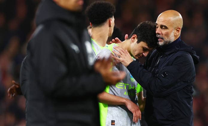 Manchester City Manager Pep Guardiola with his players at full time. AFC Bournemouth v Manchester City, Premier League, Football, Vitality Stadium, Bournemouth, UK - 19 May 2026Bournemouth Vitality Stadium United Kingdom EDITORIAL USE ONLY No use with unauthorised audio, video, data, fixture lists, club league logos or live services. Online in-match use limited to 120 images, no video emulation. No use in betting, games or single club league player publications.  Copyright: xJamesxMarsh Shutterstockx 16881288bq