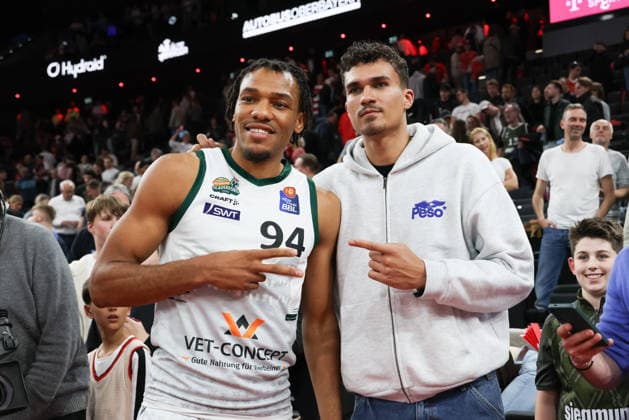 George King (Vet Concept Gladiators Trier, 94) mit Tristan da Silva (Orlando Magic) nach dem Spiel, GER, FC Bayern Basketball vs. Vet Concept Gladiators Trier, Basketball, easycredit Basketball Bundesliga, Playoffs, Viertelfinale, Saison 2025 2026, 19.05.2026, GER, FC Bayern Basketball vs. Vet Concept Gladiators Trier, Basketball, easycredit Basketball Bundesliga, Playoffs, Viertelfinale, Saison 2025 2026, 19.05.2026 Muenchen Copyright: xEibner-Pressefoto JennixMaulx EP_JML