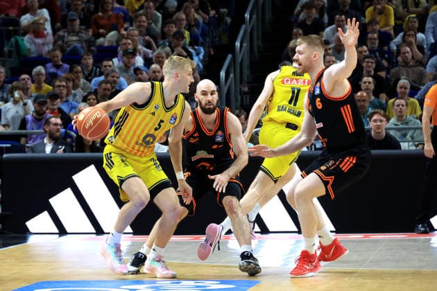 DEU, easyCredit BBL, ALBA vs. Rasta Vechta, 19.05.2026, Uber-Arena, Berlin, DEU, easyCredit BBL, ALBA vs. Rasta Vechta, im Bild Sam Griesel (ALBA Berlin 5), Tommy Kuhse (RASTA Vechta 12), Luc van Slooten (RASTA Vechta 6)