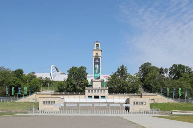UEFA Conference League Finale: Vorbereitungen in Leipzig, 19.05.26 Der Glockenturm am Stadion. Leipzig bereitet sich auf das UEFA Conference League Finale vor. Branding, Fahnen und Logos rund um das Stadion, 19.05.26. Copyright: xBEAUTIFULxSPORTS JanxKaeferx