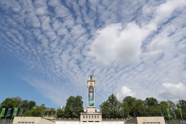 UEFA Conference League Finale: Vorbereitungen in Leipzig, 19.05.26 Der Glockenturm am Stadion. Leipzig bereitet sich auf das UEFA Conference League Finale vor. Branding, Fahnen und Logos rund um das Stadion, 19.05.26. Copyright: xBEAUTIFULxSPORTS JanxKaeferx