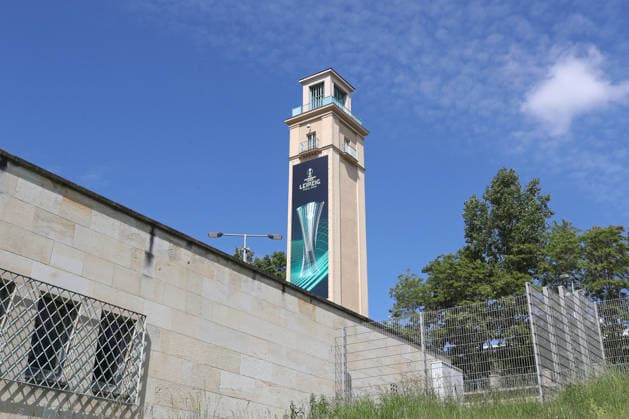 UEFA Conference League Finale: Vorbereitungen in Leipzig, 19.05.26 Der Glockenturm am Stadion. Leipzig bereitet sich auf das UEFA Conference League Finale vor. Branding, Fahnen und Logos rund um das Stadion, 19.05.26. Copyright: xBEAUTIFULxSPORTS JanxKaeferx
