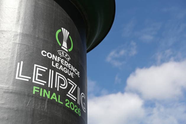 UEFA Conference League Finale: Vorbereitungen in Leipzig, 19.05.26 Leipzig bereitet sich auf das UEFA Conference League Finale vor. Branding, Fahnen und Logos rund um das Stadion, 19.05.26. Copyright: xBEAUTIFULxSPORTS JanxKaeferx