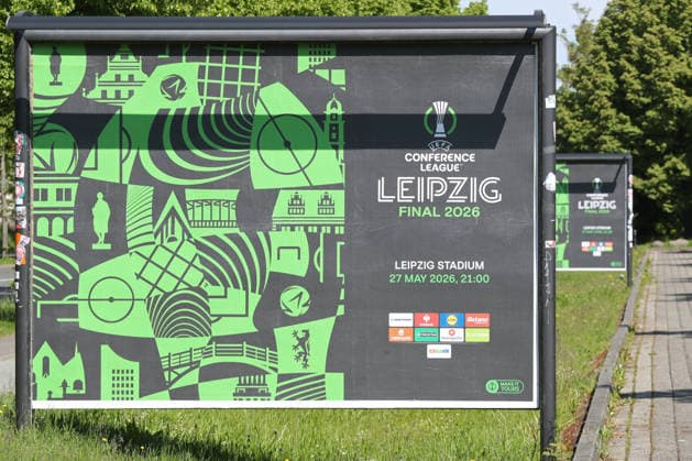 UEFA Conference League Finale: Vorbereitungen in Leipzig, 19.05.26 Leipzig bereitet sich auf das UEFA Conference League Finale vor. Branding, Fahnen und Logos rund um das Stadion, 19.05.26. Copyright: xBEAUTIFULxSPORTS JanxKaeferx