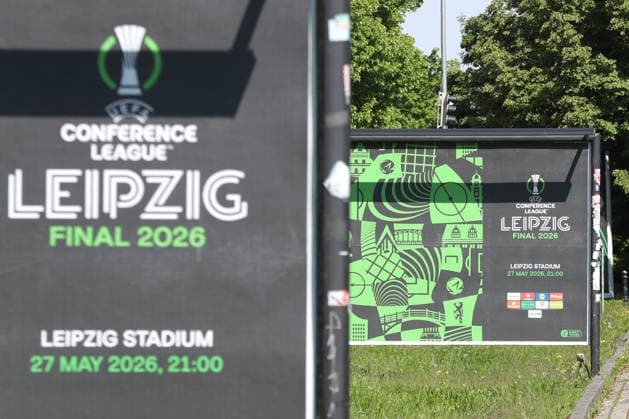 UEFA Conference League Finale: Vorbereitungen in Leipzig, 19.05.26 Leipzig bereitet sich auf das UEFA Conference League Finale vor. Branding, Fahnen und Logos rund um das Stadion, 19.05.26. Copyright: xBEAUTIFULxSPORTS JanxKaeferx