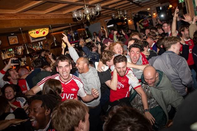Fans of Arsenal celebrate as Arsenal are confirmed as Premier League champions following Manchester City s 1-1 draw against AFC Bournemouth Arsenal Fans Celebrate Premier League Title, Islington, London, UK - 19 05 2026 EDITORIAL USE ONLY No use with unauthorised audio, video, data, fixture lists, club league logos or live services. Online in-match use limited to 120 images, no video emulation. No use in betting, games or single club league player publications.  Copyright: xAnthonyxHanc Shutterstockx 16884298j