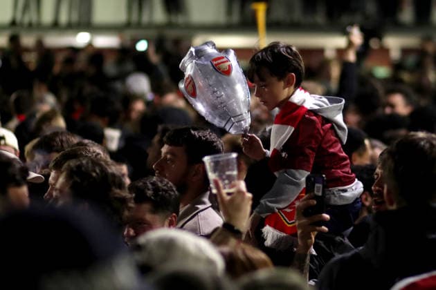 Arsenal Fans Celebrate Title 19 May 2026 London - scenes at the Emirates Stadium as Arsenal fans gather to celebrate the winning of the Premier League - (Photo by Mark Leech). London UK Copyright: xMarkxLeechxOffside