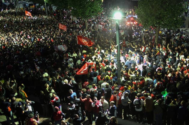 Arsenal Fans Celebrate Title 19 May 2026 London - scenes at the Emirates Stadium as Arsenal fans gather to celebrate the winning of the Premier League - (Photo by Mark Leech). London UK Copyright: xMarkxLeechxOffside
