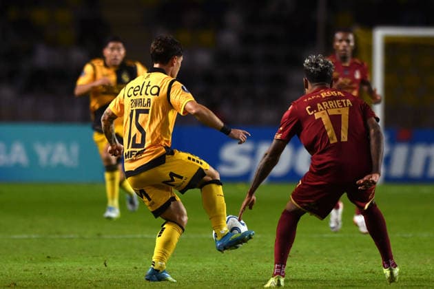 Futbol, Coquimbo Unido vs Deportes Tolima. Fase de Grupos, Copa Libertadores 2026. El jugador de Coquimbo Unido Cristian Zavala controla el balon durante un partido del grupo B de la copa libertadores contra Deportes Tolima disputado en el estadio Francisco Sanchez Rumoroso en Coquimbo, Chile. 19 05 2026 Alejandro Pizarro Ubilla Photosport Football, Coquimbo Unido vs Deportes Tolima. Group Stage, Libertadores Cup 2026. Coquimbo Unido™s player Cristian Zavala controls the ball during a Copa Libertadores Group B match against Deportes Tolima played at the Francisco Sanchez Rumoroso stadium in Coquimbo, Chile 19 05 2026 Alejandro Pizarro Ubilla Photosport Coquimbo Unido vs Deportes Tolima, Copa Libertadores 2026 