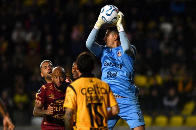 Futbol, Coquimbo Unido vs Deportes Tolima. Fase de Grupos, Copa Libertadores 2026. El jugador de Deportes Tolima Alvino Volpi Neto controla el balon durante un partido del grupo B de la copa libertadores contra Coquimbo Unido disputado en el estadio Francisco Sanchez Rumoroso en Coquimbo, Chile. 19 05 2026 Alejandro Pizarro Ubilla Photosport Football, Coquimbo Unido vs Deportes Tolima. Group Stage, Libertadores Cup 2026. Deportes Tolima™s player Alvino Volpi Neto controls the ball during a Copa Libertadores Group B match against Coquimbo Unido played at the Francisco Sanchez Rumoroso stadium in Coquimbo, Chile 19 05 2026 Alejandro Pizarro Ubilla Photosport Coquimbo Unido vs Deportes Tolima, Copa Libertadores 2026 