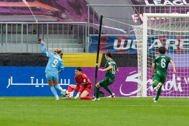 Tokyo Verdy Beleza vs Melbourne City FC AFC Women s Champions League 2026 Semifinal in Suwon, South Korea Shu Ohba (2rd L), Tokyo Verdy Beleza of Japan vies for the ball with Holly Mcnamara (L), Melbourne City FC of Australia during the AFC Women s Champions League 2026 semifinal soccer match between Tokyo Verdy Beleza of Japan vs Melbourne City FC of Australia at Suwon Stadium in Suwon, South Korea on May 20, 2026. Seoul South Korea  Copyright: xMatrixxImages JungxUi-Chelx