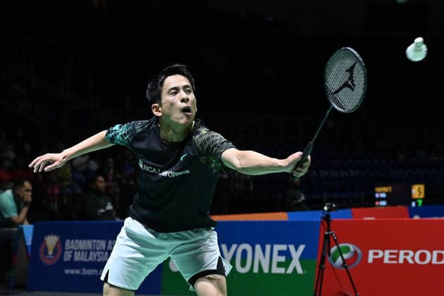 (260520) -- KUALA LUMPUR, May 20, 2026 -- Koga Minoru of Japan hits a return during the men s singles round of 32 match between Li Shifeng of China and Koga Minoru of Japan at 2026 Malaysia Masters badminton tournament in Kuala Lumpur, Malaysia, May 20, 2026. (Photo by Xinhua) (SP)MALAYSIA-KUALA LUMPUR-BADMINTON-MALAYSIA MASTERS-MEN S SINGLES ChongxVoonxChung 