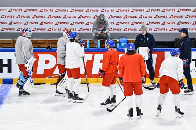 Coach assistant Jiri Kalous of Czech Republic speaks during the training session of Czech national hockey team at the IIHF World Championship, WM, Weltmeisterschaft in Fribourg, Switzerland, May 20, 2026. (CTKxPhoto RadekxPetrasek) CTKPhotoP2026052003890  CTKPhotoP2026052003890