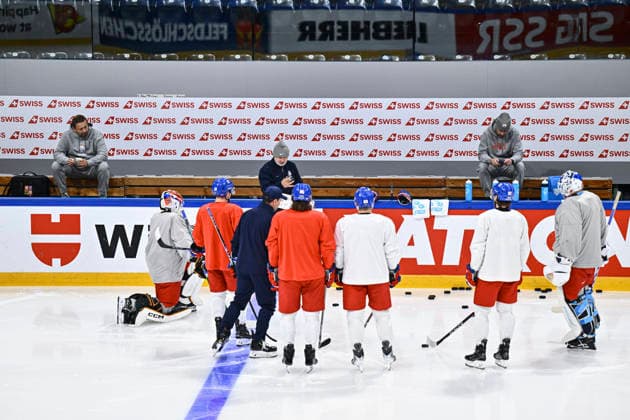 Coach assistant Jiri Kalous of Czech Republic speaks during the training session of Czech national hockey team at the IIHF World Championship, WM, Weltmeisterschaft in Fribourg, Switzerland, May 20, 2026. (CTKxPhoto RadekxPetrasek) CTKPhotoP2026052003886  CTKPhotoP2026052003886