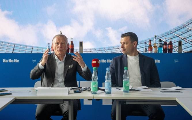 Fussball, Herren, Saison 2025 26, 2. Bundesliga, Hertha BSC, Medienrunde, v. l. Geschäftsführer Dr. Peter Görlich (Hertha BSC), Sportdirektor Benjamin Weber (Hertha BSC), 20.05. 2026,