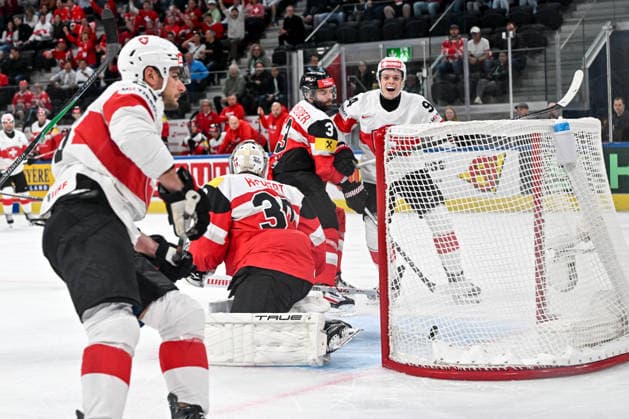 ZURICH, SWITZERLAND - MAY 20: Timo Meier of Switzerland L) scores a goal against goalkeeper David Kickert of Austria during the 2026 IIHF Ice hockey, Eishockey World Championship, WM, Weltmeisterschaft Switzerland game between Austria and Switzerland at Swiss Life Arena on May 20, 2026 in Zurich, Zurich. Zurich Swiss Life Arena Zurich Switzerland Copyright: xJustPictures.ch AndreaxBrancax jp-en-EuSpIm-JP7_ANB_Aut_Swi_20052026_6789