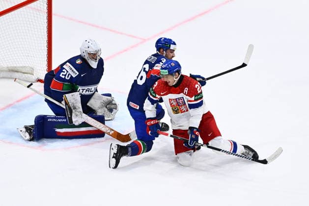 L-R Goalkeeper Damian Clara (ITA), Cristiano Di Giacomo (ITA) and Lukas Sedlak (CZE) in action during the 2026 IIHF World Championship, WM, Weltmeisterschaft Group B, match Czechia vs Italy, Fribourg, Switzerland, on May 20, 2026. (CTKxPhoto RadekxPetrasek) CTKPhotoP2026052008087  CTKPhotoP2026052008087