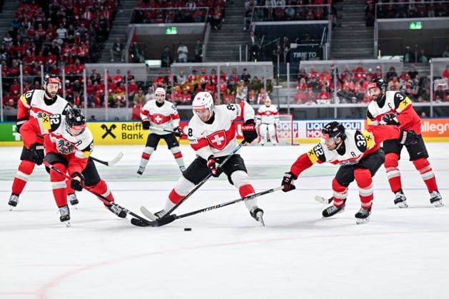 ZURICH, SWITZERLAND - MAY 20: Christoph Bertschy of Switzerland in action between Clemens Unterweger of Austria L) and Bernd Wolf of Austria R) during the 2026 IIHF Ice hockey, Eishockey World Championship, WM, Weltmeisterschaft Switzerland game between Austria and Switzerland at Swiss Life Arena on May 20, 2026 in Zurich, Zurich. Zurich Swiss Life Arena Zurich Switzerland Copyright: xJustPictures.ch AndreaxBrancax jp-en-EuSpIm-JP7_ANB_Aut_Swi_20052026_7372