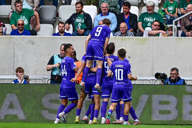Finale ceskeho fotbaloveho poharu MOL Cupu: FK Jablonec - MFK Karvina, 20. kvetna 2026, Hradec Kralove. Hraci Karvine slavi gol. (CTKxPhoto DavidxTanecek) CTKPhotoP2026052008761  CTKPhotoP2026052008761