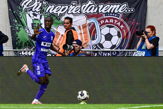 Finale ceskeho fotbaloveho poharu MOL Cupu: FK Jablonec - MFK Karvina, 20. kvetna 2026, Hradec Kralove. Ousmane Conde z Karvine slavi gol. (CTKxPhoto DavidxTanecek) CTKPhotoP2026052008780  CTKPhotoP2026052008780