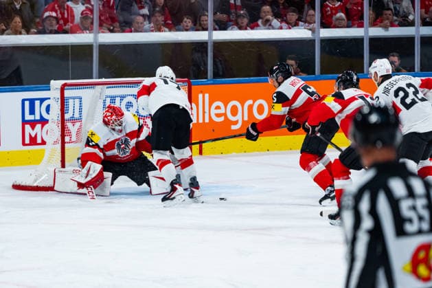ZURICH, SWITZERLAND - MAY 20: Ken Jaeger (Switzerland, 17) against Florian Vorauer (Austria, 33) during the Preliminary Round - Group A Match 25 between Austria and Switzerland at the IIHF Ice hockey, Eishockey World Championship, WM, Weltmeisterschaft 2026, Swiss Life Arena on May 20, 2026 in Zurich, Switzerland. Zurich Switzerland Copyright: xTimoxSteinx