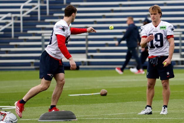 FOXBOROUGH, MA - MAY 09: Jimmy Kibble 19 of the New England Patriots and Kyle Dixon 83 of the New England Patriots work on balance during New England Patriots rookie camp on May 9, 2026, at Gillette Stadium in Foxborough, Massachusetts. (Photo by Fred Kfoury III Icon Sportswire) NFL, American Football Herren, USA MAY 09 New England Patriots Workout EDITORIAL USE ONLY Icon482260509064