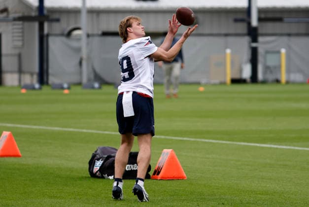 FOXBOROUGH, MA - MAY 09: Jimmy Kibble 19 of the New England Patriots hauls in a pass during New England Patriots rookie camp on May 9, 2026, at Gillette Stadium in Foxborough, Massachusetts. (Photo by Fred Kfoury III Icon Sportswire) NFL, American Football Herren, USA MAY 09 New England Patriots Workout EDITORIAL USE ONLY Icon482260509069