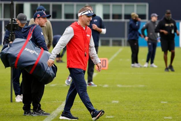 FOXBOROUGH, MA - MAY 09: New England Patriots offensive coordinator Josh McDaniels during New England Patriots rookie camp on May 9, 2026, at Gillette Stadium in Foxborough, Massachusetts. (Photo by Fred Kfoury III Icon Sportswire) NFL, American Football Herren, USA MAY 09 New England Patriots Workout EDITORIAL USE ONLY Icon482260509072