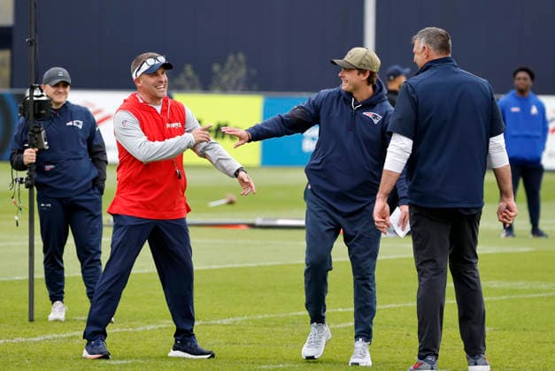FOXBOROUGH, MA - MAY 09: New England Patriots offensive coordinator Josh McDaniels and New England Patriots head coach Mike Vrabel during New England Patriots rookie camp on May 9, 2026, at Gillette Stadium in Foxborough, Massachusetts. (Photo by Fred Kfoury III Icon Sportswire) NFL, American Football Herren, USA MAY 09 New England Patriots Workout EDITORIAL USE ONLY Icon482260509073