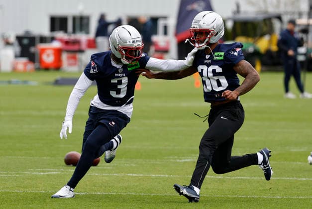 FOXBOROUGH, MA - MAY 09: Dee Williams 3 of the New England Patriots fend off Kenneth Harris 36 of the New England Patriots uring New England Patriots rookie camp on May 9, 2026, at Gillette Stadium in Foxborough, Massachusetts. (Photo by Fred Kfoury III Icon Sportswire) NFL, American Football Herren, USA MAY 09 New England Patriots Workout EDITORIAL USE ONLY Icon482260509083