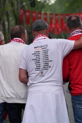 Fans auf dem Weg zum Stadion , Türkei, Fussball, UEFA Europa League, Finale, 2025 2026, SC Freiburg vs. Aston Villa, 20.05.2026, TüpraÅü Stadium, BeÅüiktaÅü Park, Istanbul Istanbul TüpraÅü Stadium, BeÅüiktaÅü Par Istanbul Türkei Copyright: xArnexAmbergx