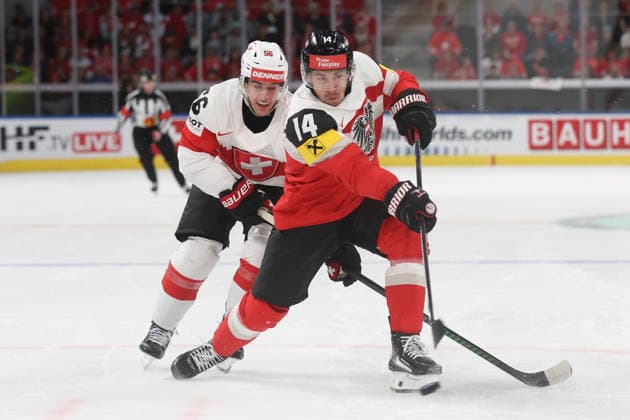 20.05.2026 Swiss Life Arena Zuerich , SCHWEIZ, Herren IIHF World Championship, WM, Weltmeisterschaft Zurich 2026 Gruppe A Oesterreich - Schweiz Henrik Neubauer (AUT) gegen Tim Berni (SUI)