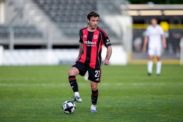 Mario Götze (SGE, 27), am Ball, Freisteller, Ganzkörper, Einzelbild, Einzelfoto, Aktion, Action, 20.05.2026, Sandhausen (Deutschland), Fussball, Jubiläumsspiel, SV Sandhausen - Eintracht Frankfurt