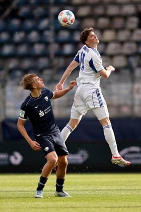 Finale U19-Westfalenpokal VfL Bochum - FC Schalke 04 ** NUR FÜR REDAKTIONELLE ZWECKE ** EDITORIAL USE ONLY **<p>(L-R) Lasse Isbruch (VfL Bochum) im Zweikampf mit Tim Elia Pfeiffer (FC Schalke 04) beim U19 Westfalenpokalfinale zwischen dem VfL Bochum und FC Schalke 04 am 20. Mai 2026 im Vonovia Ruhrstadion in Bochum. Deutschland Nordrhein-Westfalen Bochum Copyright: ChristofxKöpsel