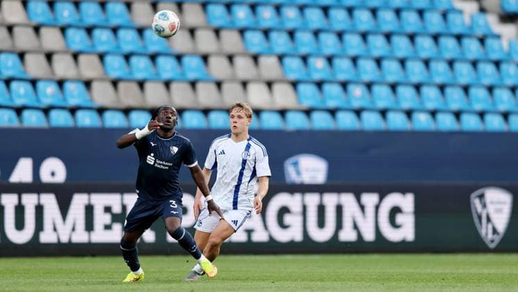 Finale U19-Westfalenpokal VfL Bochum - FC Schalke 04 ** NUR FÜR REDAKTIONELLE ZWECKE ** EDITORIAL USE ONLY **<p>(L-R) Darnell Keumo (VfL Bochum) im Zweikampf mit Silas Thier (FC Schalke 04) beim U19 Westfalenpokalfinale zwischen dem VfL Bochum und FC Schalke 04 am 20. Mai 2026 im Vonovia Ruhrstadion in Bochum. Deutschland Nordrhein-Westfalen Bochum Copyright: ChristofxKöpsel
