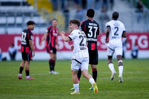 Torschütze Marvin Schulz (SVS, 27), Spieler vom SV Sandhausen (SVS), jubelt über das Tor zum 2:1, Jubel, jubeln, Torjubel, Torerfolg, celebrate the goal, goal, celebration, jubelt ueber das Tor, Freuen, Freude, freut sich, optimistisch, positiv, Spielszene, Highlight, Einzelbild, Einzelfoto, Aktion, Action, 20.05.2026, Sandhausen (Deutschland), Fussball, Jubiläumsspiel, SV Sandhausen - Eintracht Frankfurt