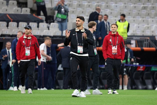 20.05.2026, xrekx, Fussball Europa League Finale 2026, SC Freiburg - Aston Villa v.l. Vincenzo Grifo (SC Freiburg) Platzbegehung vor dem Spiel (DFL DFB REGULATIONS PROHIBIT ANY USE OF PHOTOGRAPHS as IMAGE SEQUENCES and or QUASI-VIDEO) Istanbul