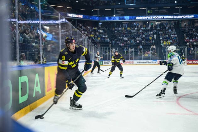 260520 Linus Karlsson of Sweden during the 2026 IIHF Ice hockey, Eishockey World Championship, WM, Weltmeisterschaft between Sweden and Slovenia on May 20, 2026 in Fribourg. Photo: Jesper Zerman BILDBYRAN kod JZ JZ0722 ishockey ice hockey ishockey-vm 2026 vm 2026 iihf world championship sverige sweden slovenia bbeng bbauto Copyright: JESPERxZERMAN BB260520JZ068