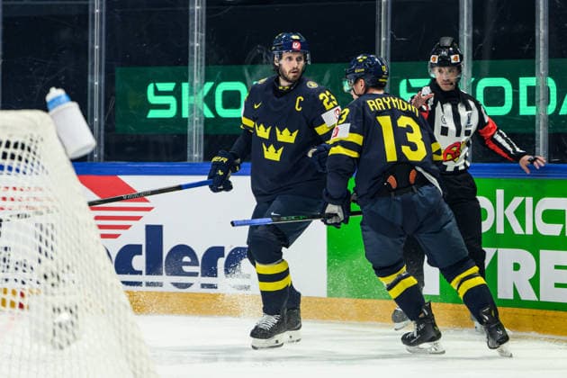 260520 Oliver Ekman-Larsson and Lucas Raymond of Sweden celebrating the 1-0 goal during the 2026 IIHF Ice hockey, Eishockey World Championship, WM, Weltmeisterschaft between Sweden and Slovenia on May 20, 2026 in Fribourg. Photo: Jesper Zerman BILDBYRAN kod JZ JZ0722 ishockey ice hockey ishockey-vm 2026 vm 2026 iihf world championship sverige sweden slovenia bbeng bbauto jubel Copyright: JESPERxZERMAN BB260520JZ070