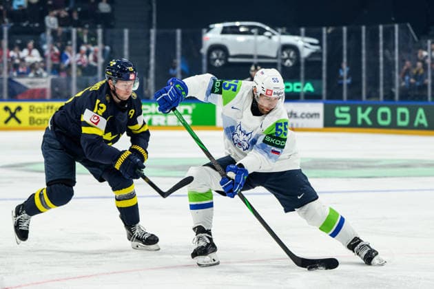 260520 Lucas Raymond of Sweden and Robert Sabolic of Slovenia during the 2026 IIHF Ice hockey, Eishockey World Championship, WM, Weltmeisterschaft between Sweden and Slovenia on May 20, 2026 in Fribourg. Photo: Jesper Zerman BILDBYRAN kod JZ JZ0722 ishockey ice hockey ishockey-vm 2026 vm 2026 iihf world championship sverige sweden slovenia bbeng bbauto Copyright: JESPERxZERMAN BB260520JZ071