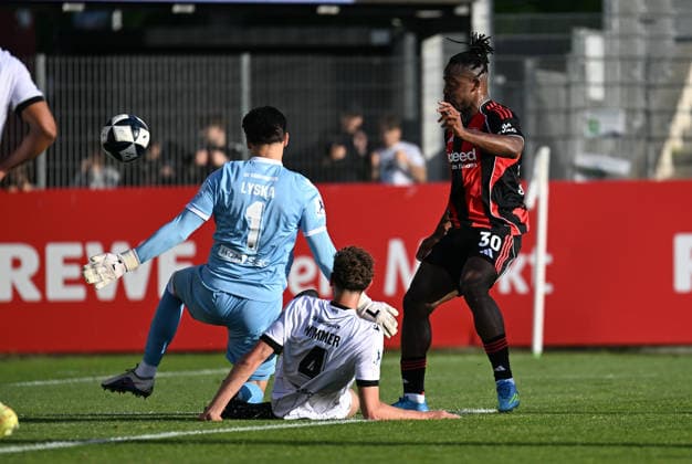20.05.2026, xjhx, Fussball Testspiel, SV Sandhausen - Eintracht Frankfurt v.l. Arthur Lyska (SV Sandhausen), Benedikt Wimmer (SV Sandhausen), Michy Batshuayi (Eintracht Frankfurt) (DFL DFB REGULATIONS PROHIBIT ANY USE OF PHOTOGRAPHS as IMAGE SEQUENCES and or QUASI-VIDEO) Sandhausen