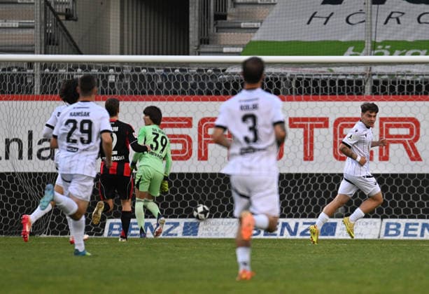 20.05.2026, xjhx, Fussball Testspiel, SV Sandhausen - Eintracht Frankfurt v.l. Marvin Schulz (SV Sandhausen) Goal scored, erzielt das Tor zum 2:1, Amil Siljevic (Eintracht Frankfurt) (DFL DFB REGULATIONS PROHIBIT ANY USE OF PHOTOGRAPHS as IMAGE SEQUENCES and or QUASI-VIDEO) Sandhausen