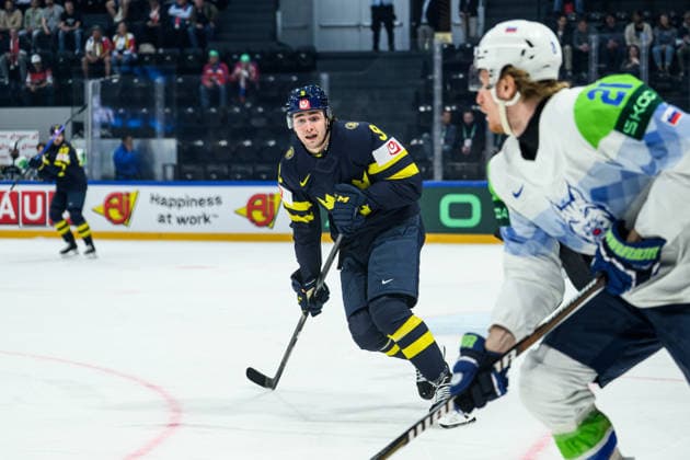 260520 Linus Karlsson of Sweden during the 2026 IIHF Ice hockey, Eishockey World Championship, WM, Weltmeisterschaft between Sweden and Slovenia on May 20, 2026 in Fribourg. Photo: Jesper Zerman BILDBYRAN kod JZ JZ0722 ishockey ice hockey ishockey-vm 2026 vm 2026 iihf world championship sverige sweden slovenia bbeng bbauto Copyright: JESPERxZERMAN BB260520JZ074