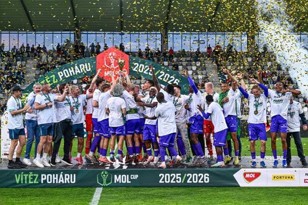 Finale ceskeho fotbaloveho poharu MOL Cupu: FK Jablonec - MFK Karvina, 20. kvetna 2026, Hradec Kralove. Hraci Karvine slavi vitezstvi. (CTKxPhoto DavidxTanecek) CTKPhotoP2026052009697  CTKPhotoP2026052009697